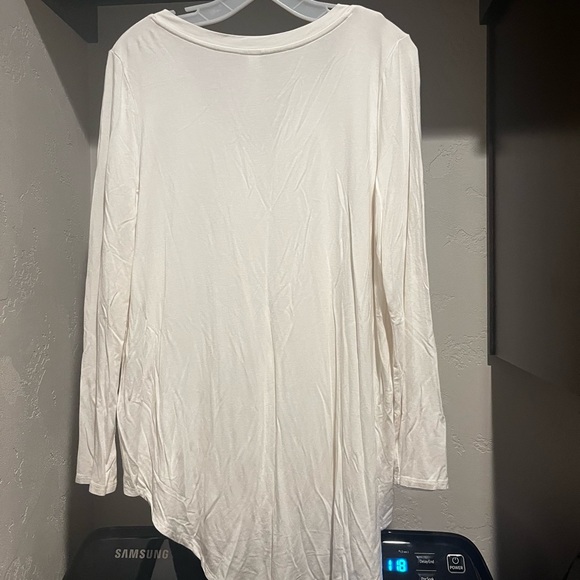 Cream XL Shirt- Never Worn - Picture 2 of 3